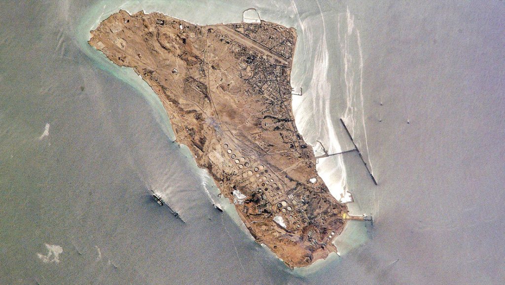 ¿Cúal es la importancia de la isla de Jark para la actividad petrolera iraní?