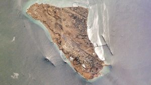 ¿Cúal es la importancia de la isla de Jark para la actividad petrolera iraní?