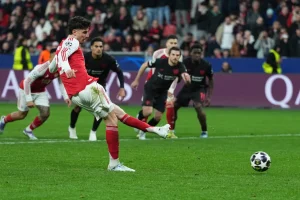 Arsenal con agónico gol de penalti empata ante el Leverkusen