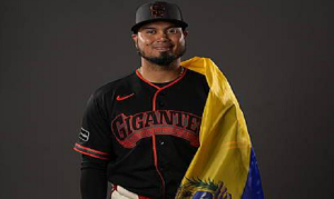 Luis Arráez favorito para ganar el título de bateo en 2026, según la MLB