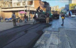 Más de 1.000 t de asfalto caliente fueron colocados en El Paraíso