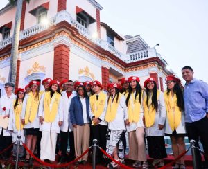 Más médicos para la salud pública