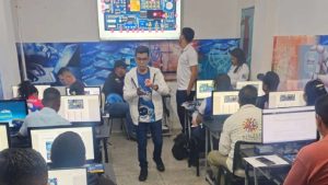 Mincyt dota con 50 computadoras a la Universidad Francisco de Miranda