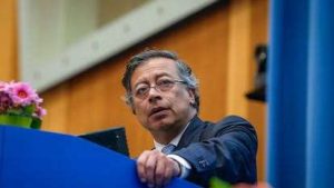 Petro denuncia bombardeos desde Ecuador y reporta 27 muertos