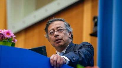 Petro denuncia bombardeos desde Ecuador y reporta 27 muertos