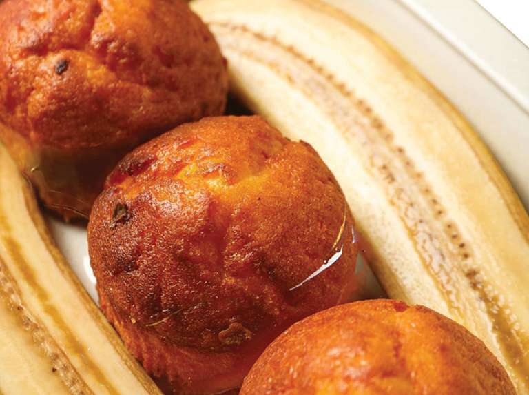 Plátano maduro relleno de bocconcini