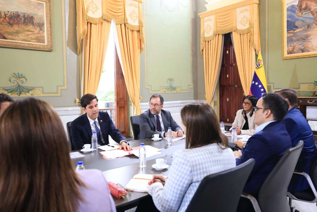 Presidenta (E) se reúne con misión diplomática que representará a Venezuela en EEUU