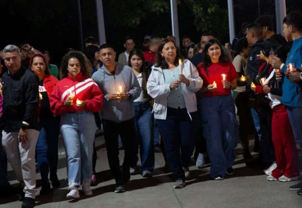 Realizan vigilia en el Cuartel de la Montaña en honor a Hugo Chávez