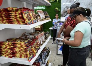 Renovado Mercal en Naiguatá que atenderá a más de 18.000 personas 