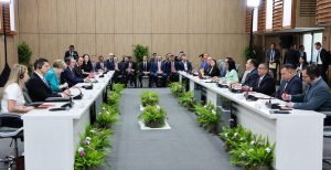 Venezuela firma acuerdos con la petrolera Shell