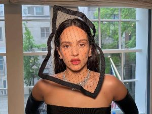 Rosalía sufre intoxicación alimentaria y suspende show