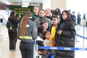 Arribaron al país 144 migrantes venezolanos desde EE.UU.