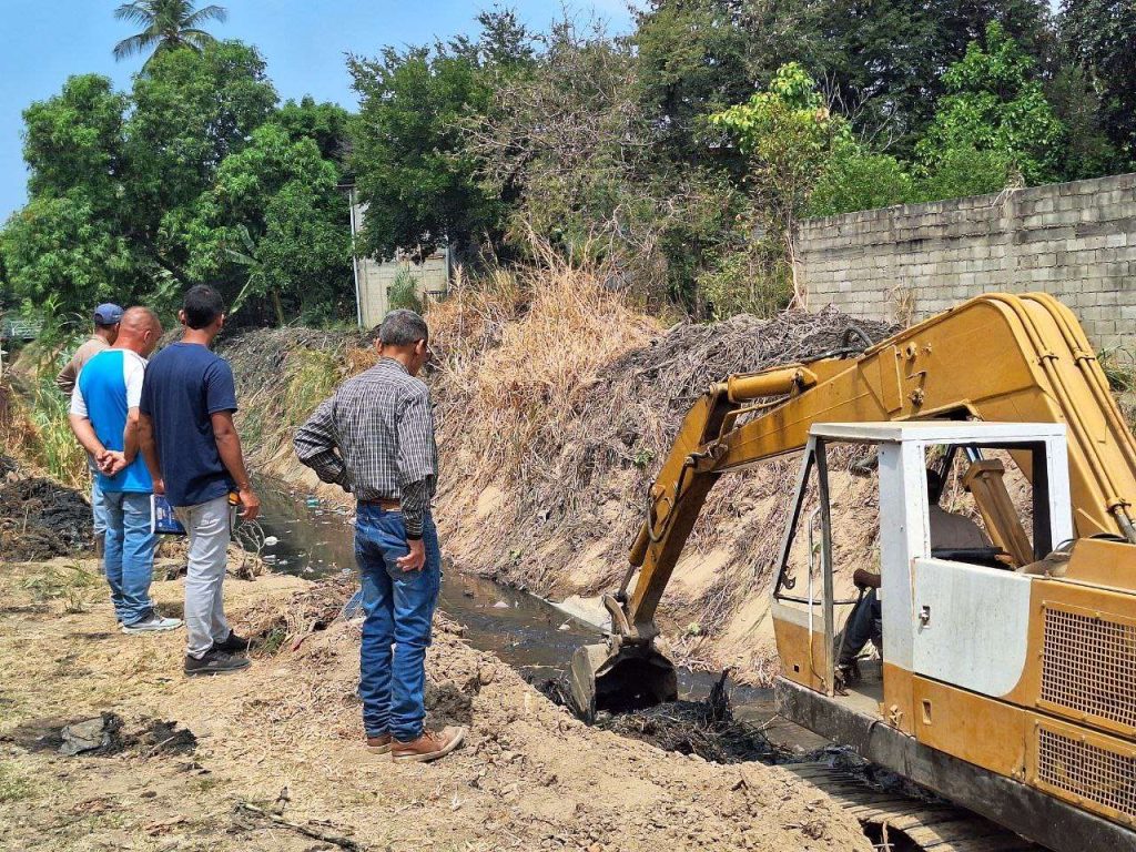 Santa Cruz sanea 17 km de canales para prevenir riesgos por lluvias