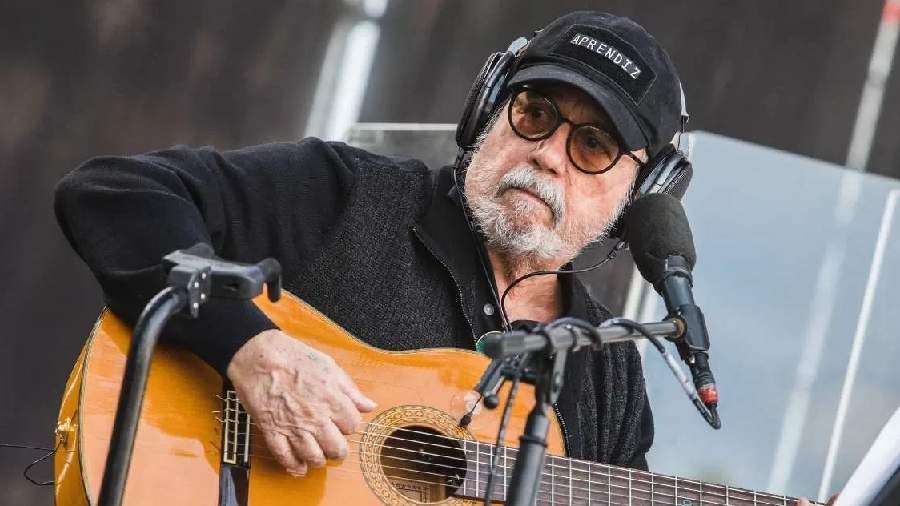 Silvio Rodríguez dice estar dispuesto a tomar el fusil