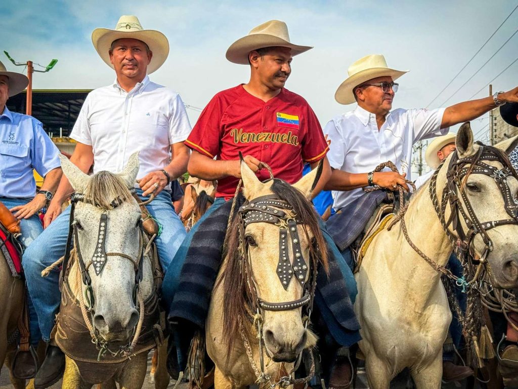 Tradición y llaneridad se impusieron en cabalgata inaugural de Elorza 2026