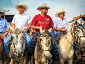 Tradición y llaneridad se impusieron en cabalgata inaugural de Elorza 2026