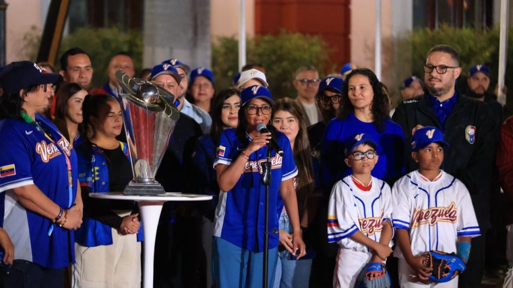 Trofeo del Clásico Mundial de Béisbol fue recibido en el Palacio de Miraflores