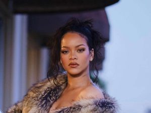 Una mujer dispara contra la casa de Rihanna en Los Ángeles 