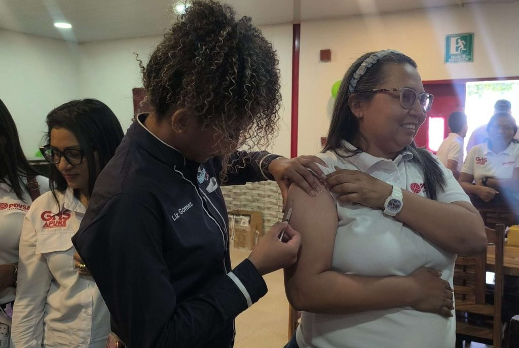 Vacunan a trabajadores del gas contra la fiebre amarilla en Apure