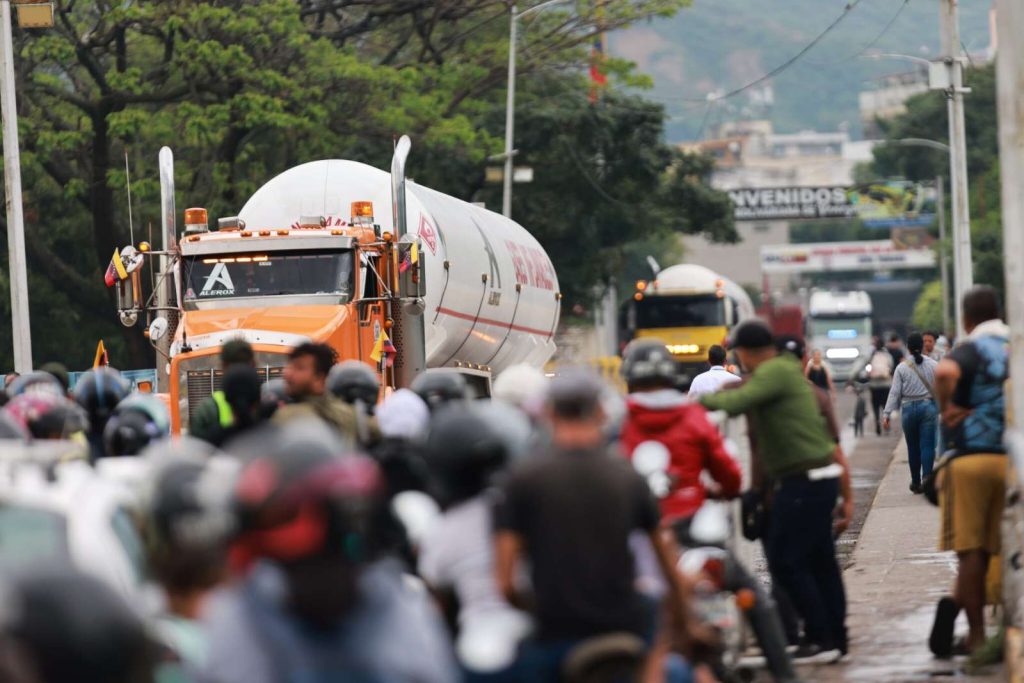 Venezuela inició exportación de gas licuado a Colombia