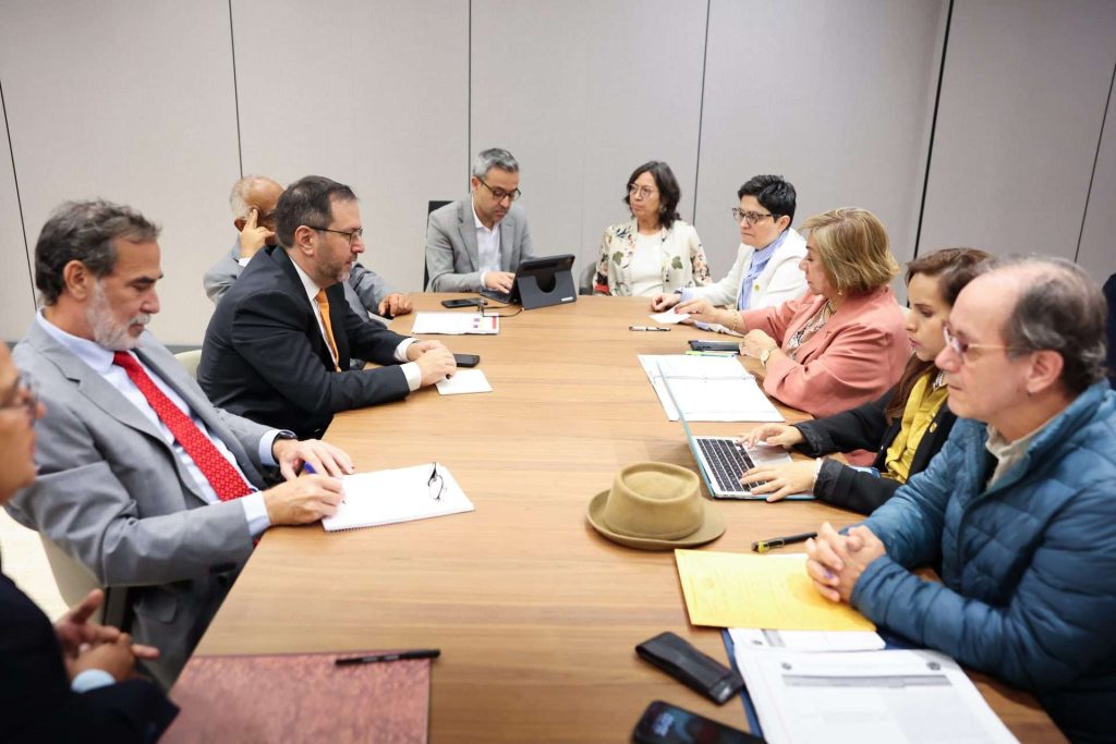 Venezuela y Colombia instalan mesas de trabajo en seguridad, comercio y energía