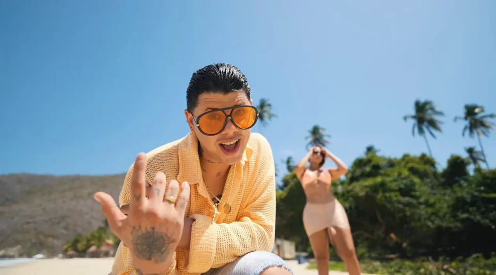 Ciscoh lo hace de nuevo con el verso más viral del año: "Fotico"