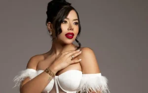 Ámbar García se estrena con “¿Qué me hiciste tú?”, tema inédito de la autoría de Felipe Peláez