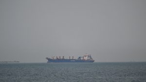 Irán lanza advertencia a buques que navegan por el estrecho de Ormuz
