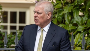 Las nuevas imágenes que salpican al expríncipe Andrés y que vuelven a vincularle con Jeffrey Epstein