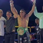 Alexander Jiménez se corona como campeón mundial juvenil de peso pluma del CMB