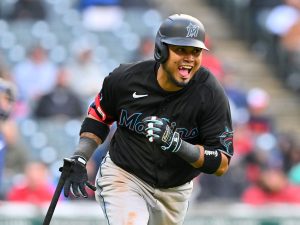 Arráez festeja tres años de batear la escalera