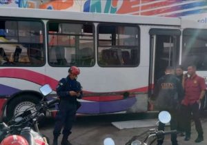Autobús colisionó en Maripérez y dejó cuatro heridos
