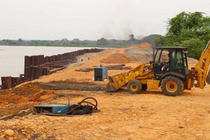 Barinas: Construyen terraplén en Sosa para minimizar inundaciones