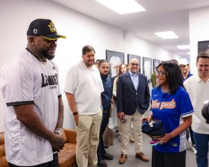 Presidenta Delcy Rodríguez compartió con las leyendas del béisbol que participarán en juego de exhibición