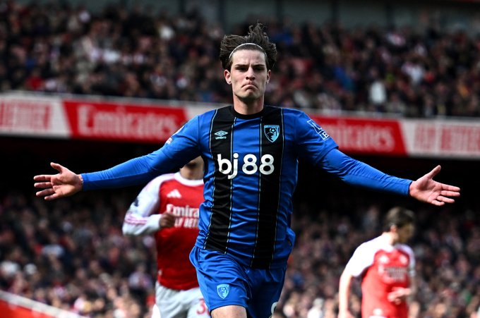 Arsenal cae ante Bournemouth y deja la puerta abierta al City