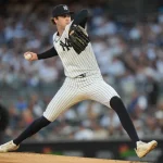 Lanzador de los Yankees Cam Schlittler dice que recibió amenazas de fans de los Medias Rojas