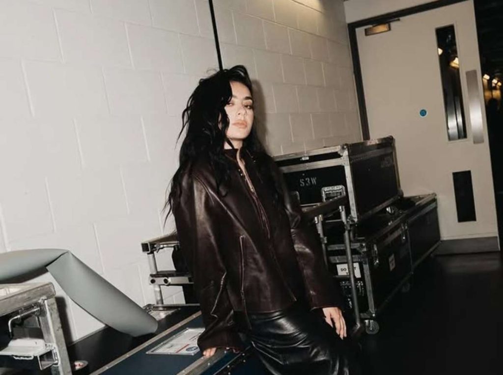 Charli XCX apostará por el rock en su octavo disco