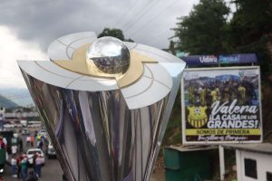 Con orgullo y algarabía Trujillo recibió la Copa del Mundo de Béisbol