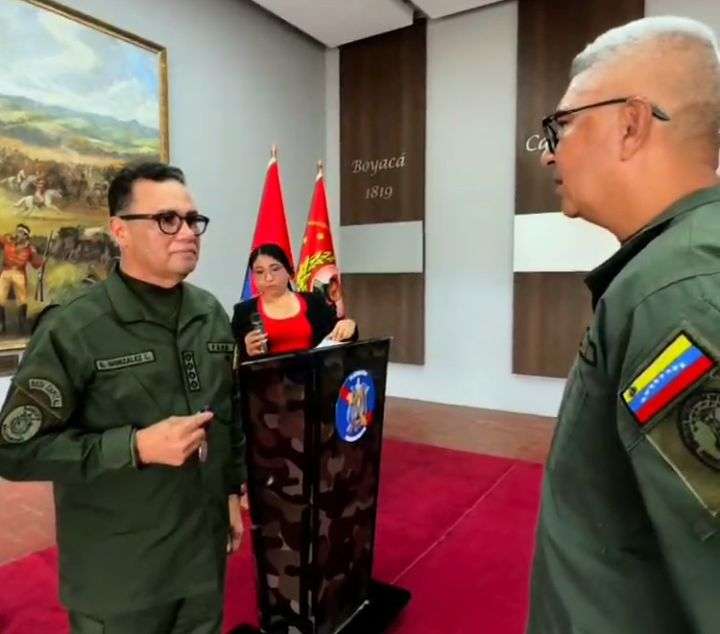 Condecoran a tropas profesionales de la Fanb