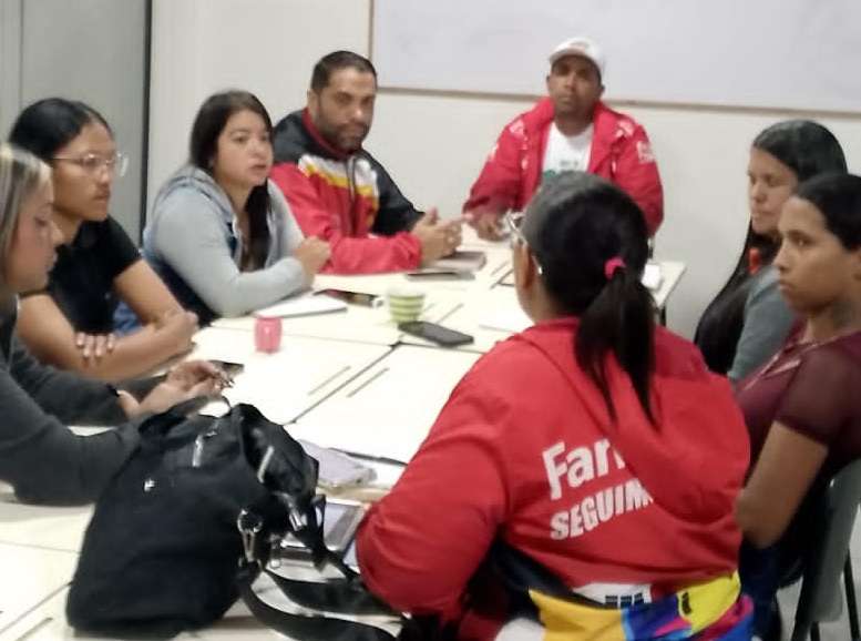 Coordinan apoyo a familias afectadas por incendio en Los Teques