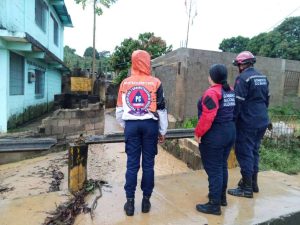 Cuerpos de prevención y seguridad en Brión atentos por las lluvias