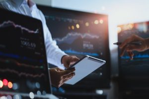 Héctor Andrés Obregón Pérez - Índices bursátiles y su importancia estratégica; El termómetro del capital - FOTO