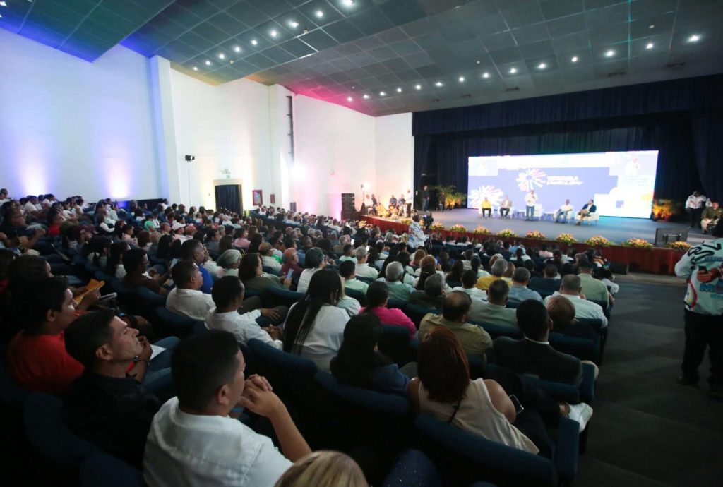 Delcy Rodríguez: Venezuela es mucho más grande que nuestras diferencias