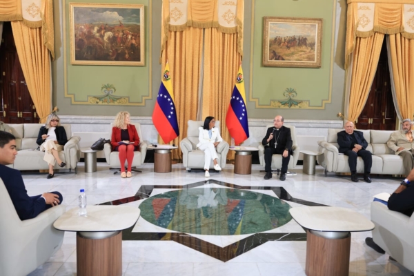 Delcy Rodríguez pide a líderes religiosos hacer seguimiento a la Ley de Amnistía