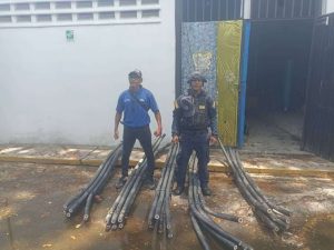 Detienen en flagrancia a dos sujetos por robo de material de Cantv en Morón