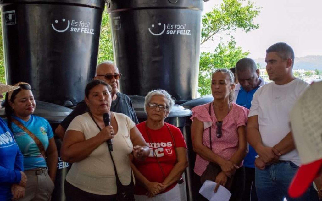 Distribuyeron tanques de agua a familias de Miranda