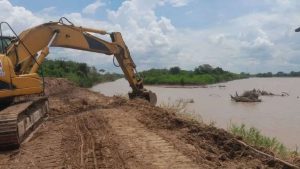 Dragan río Sarare y refuerzan talud ante la llegada de lluvias en Apure