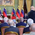 Pdvsa y ENI firman acuerdos para ampliar operaciones en gas natural y crudo liviano