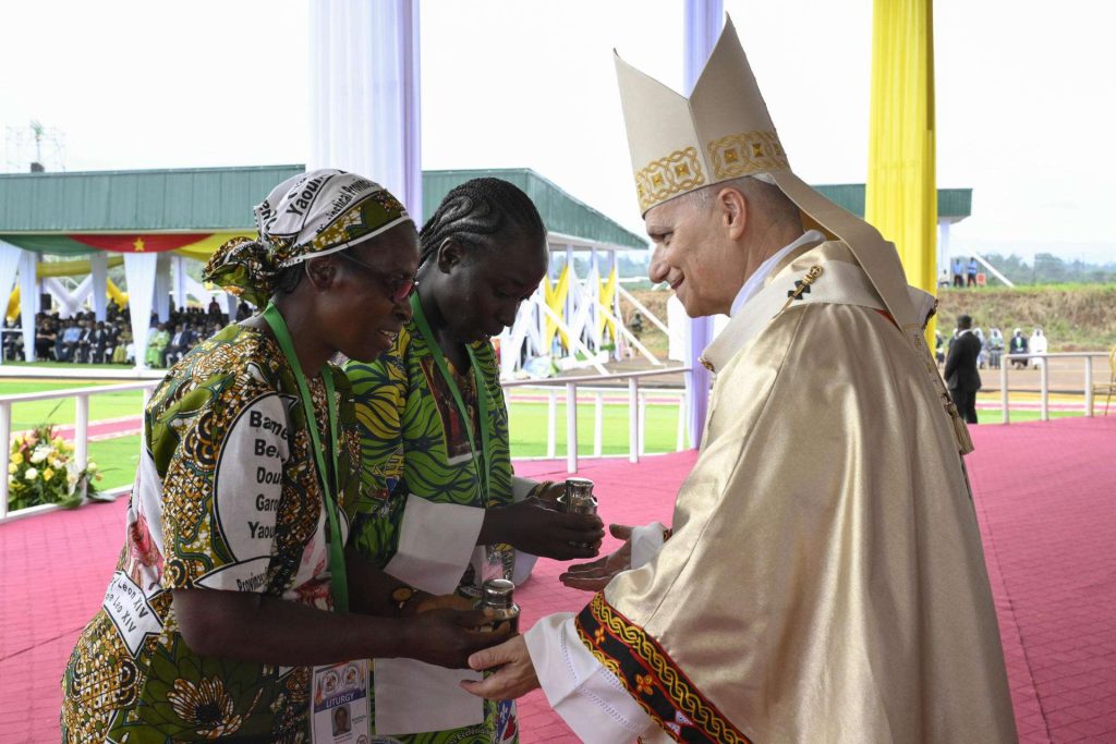 El papa critica a quienes explotan y saquean África