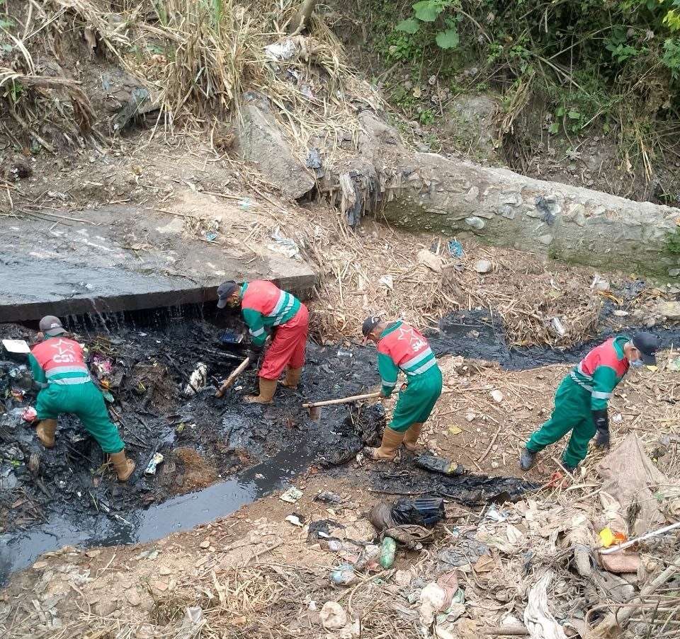 En Caracas intensifican limpieza de quebradas